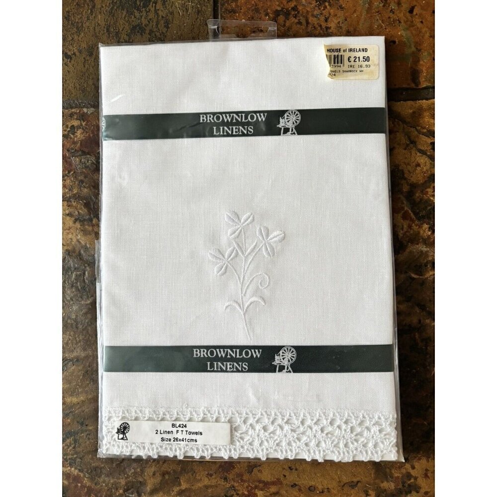 NEW Vintage Brownlow Irish Linen Finger Tip Towels Set of 2 Embroidered Shamrock
